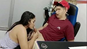 Madrastra ninfómana se folla a su hijastro