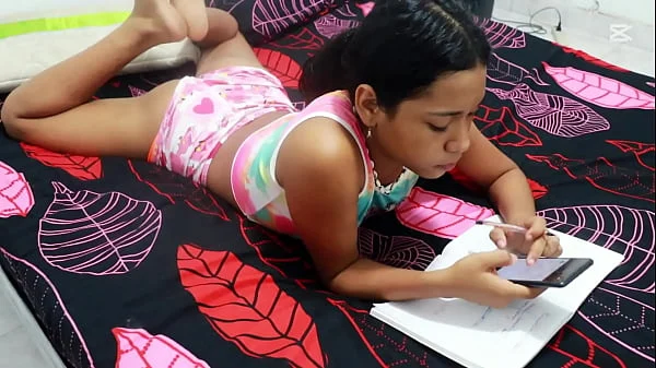 PORNO EN ESPANOL – mi hermosa hermanastra colombiana viene del colegio y quieres que le ayude con sus tareas del colegio y yo le dije que ya ayudo si me deja follarla me follo a una colegiala