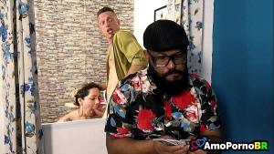 Uma esposa precisa do sêmen do amigo do marido na boca para encontrar a felicidade – Xvideos Porno