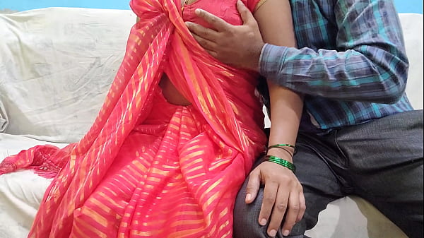 पिंक साड़ी पहनी हुई भाभी को देखर रहा नही गया और उसके बाद देवर ने भाभी की अच्छे से ले ली