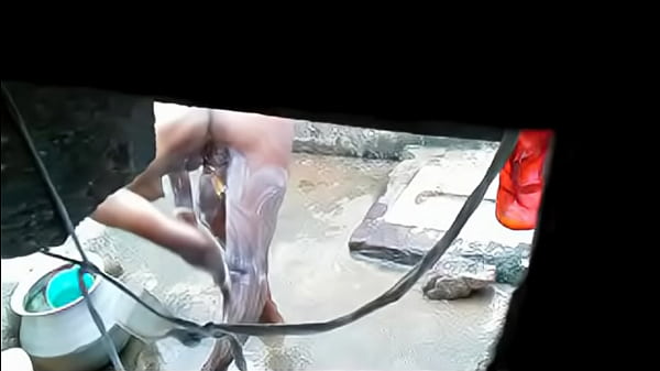 Tamil Aunty Bathing Hidden Cam – 20150611 083239