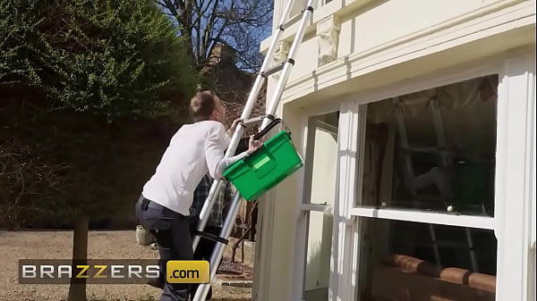 BRAZZERS – Sexy Homeowner Kayla Wild Trades Her Cash Tip For A Double Dicking From Window Washers
