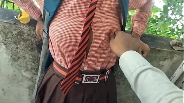 Desi local village teen school girl outdoor sex video, Indian Beautiful village girl MMS