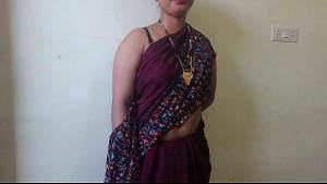 Hot Indian desi village bhabhi was sucking dick in mouth in clear dirty Hindi audio language