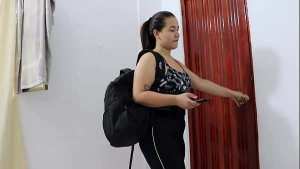 MI HERMANASTRA LLEGA DEL TRABAJO MUY CALIENTE Y ME CHUPA LA VERGA DE UNA MANERA MUY PERVERTIDA Y CACHONDA, QUE RICO LA CHUPAS PUTITA – PORNO EN ESPANOL