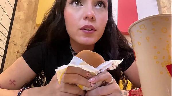 OYE, ¿ME LO VAS A METER O PAGARÁS POR LO QUE COMES? – PORNO EN ESPAÑOL