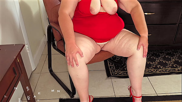 Jamdown26 – This big beautiful fat old woman (hot social media influencer) stop her live streaming to play with her pussy, masturbates to intense orgasm, then let black man jerk off his cock & covered her leg with a huge load of cum, best hijab pornst