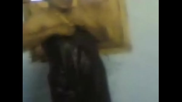 Tamil Lady Bathing