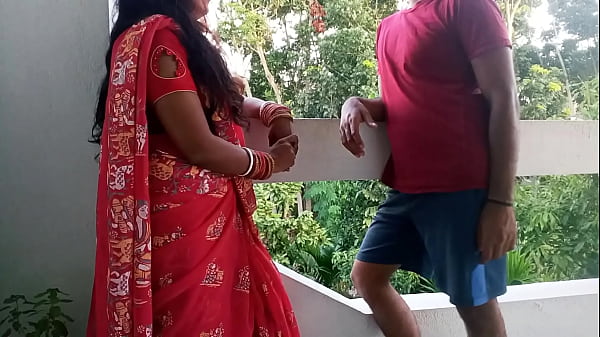 पड़ोसन आंटी जी को घोड़ी बनाकर ऐसा पेला के आंटी की चूत की फांकें गीली हो गई