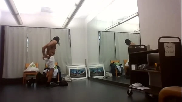 Behind the scenes Art show dress change