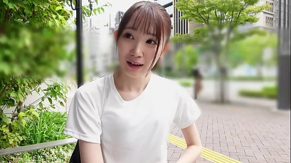 ハメ撮り 細身のちっぱいJK未熟マンコにおじさんチンポでガン突き。部活終わりの汗で湿ったマ○コを舐めまわし窓際で真昼間から見せつけSEX。