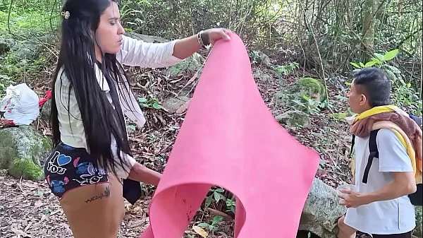 Hikers get lost in the jungle and have sex in the open air.