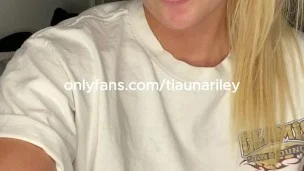 Instagram Party Girl Nip Slip – Tits Out Public Party!