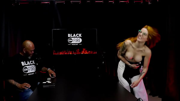 Já fica com mulheres a bastante tempo, é a única que fala que é liberal, e os curiosos do site pornô… – Bella Ruiva (WATCH ON: SHEER/RED)