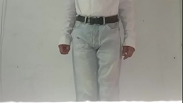 Pañal de tela orinado y casi mojado por completo