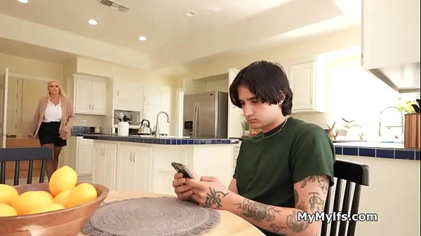 Post graduation freeuse celebration with kinky housewives