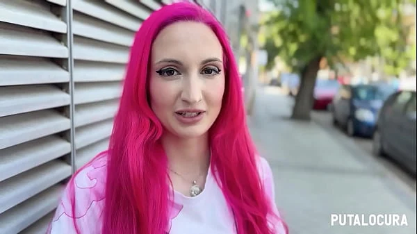 PutaLocura – Pillada a tetona friki Victoria Arias para un concurso muy caliente