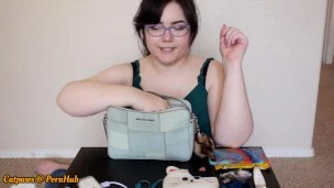 What’s In My Purse? Nothing Interesting, But I Made A Video Anyway | VLOG
