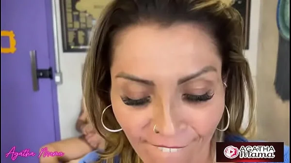Agatha Mama em Hoje eu vou dar bem gostoso para os amigos do meu marido e o corno vai gravar tudo.