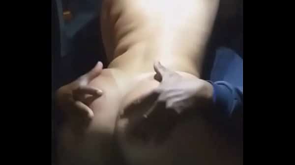 Dando minha buceta dentro do carro enquanto meu corno dirigi nosso Onix