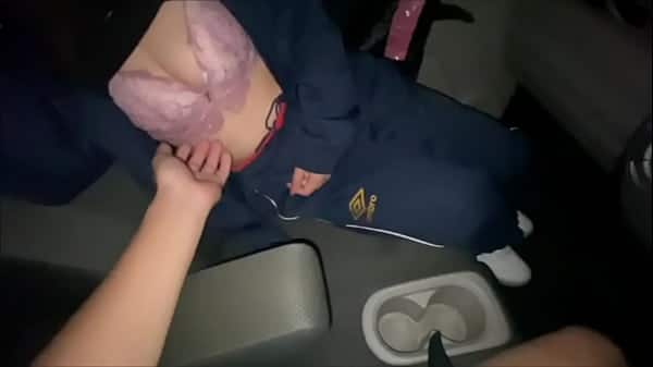 真夜中の車の中でラブラブS◯Xをする素人変態カップル