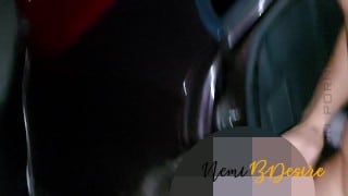 Filmino in vacanza al mare La mia fidanzata cavalca in macchina il cazzo grosso di un vecchio amico