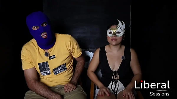 Hotwife follada por el culo y la dejan abierta junto a su cornudo esposo – Glory hole