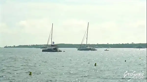 Jade, belle milf aux gros seins, souhaite une baise torride