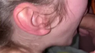 Je la chauffe pour la baiser, elle me fais jouir rapidement sur ses seins.