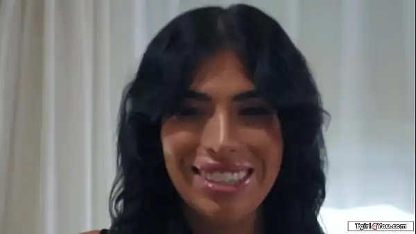 Latina trans Avery Lust seduces the tutor and sucks his cock