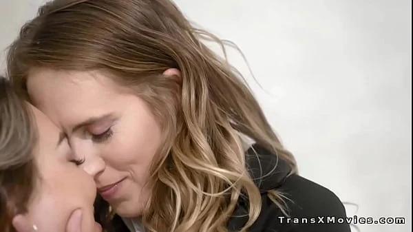 Morning sex in the shower of shemale and her girlfriend