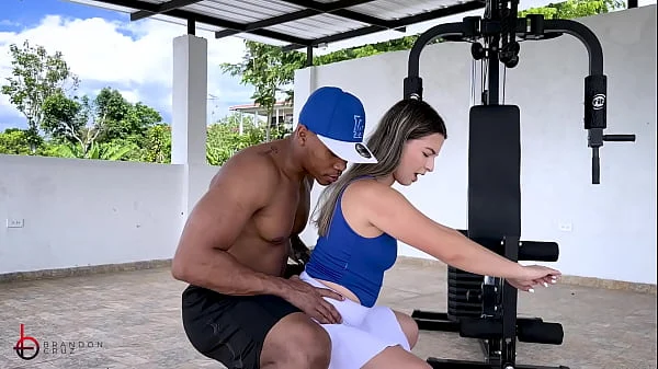 Personal trainer gives his student a BBC at the gym – Brandon Cruz and Lia Tovar