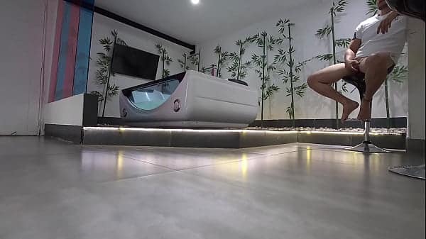 PRIMERA PARTE hermosa colombiana le encanta follar y chupar llega a un hotel en brasil