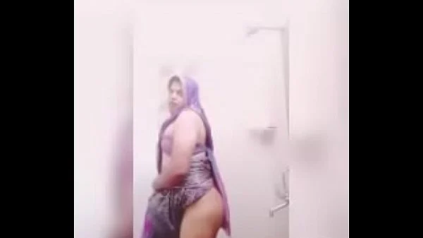 Sexy shemale in saree