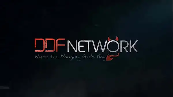 Wet Towel, Wet Box – College Babe Pees in the Bathroom