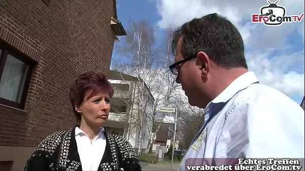 Deutsche reife Hausfrau auf der Straße angeflirtet und gefickt
