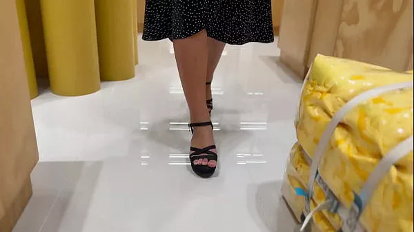 FOOTJOB for a stranger: He bought a HOT MILF shoes and she SATISFIED his desire to CUM on her FEET