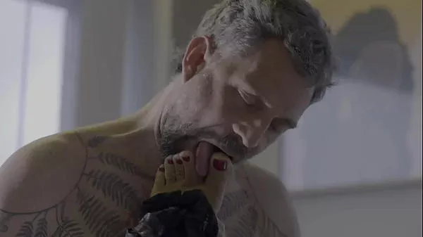 Horny Lady Gets Very Excited When Her Feet Are Worshipped