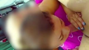 قحبة مغربية ⁦🇲🇦⁩ راجلها جاب ليها صاحبو باش تحوا معاهم بجوج