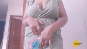 🔥🥵 قحبة كتلعب ف طبونها شاعلة