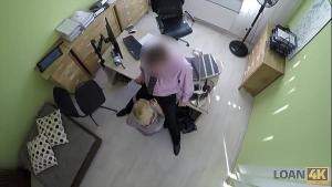 LOAN4K. La esbelta chica Katy Rose es taladrada por un inspector de préstamos incobrables