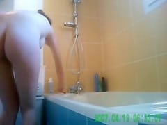 Amateur babe takes a bath naked