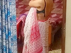Aunty caught red handed on camera while changing dress.