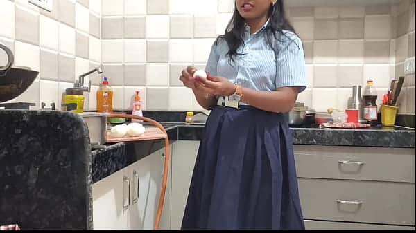 जब आशु कॉलेज नहीं गई तो टीचर घर पे आकर आशु को चोद दिए (हिंदी ऑडियो)