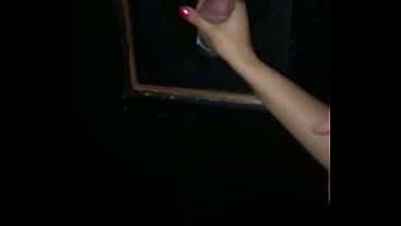 Falei para o Marido que fiz hora extra mais fui na casa de Swing. Casada muito safada, vai na casa de Swing e distribui a buceta na balada.