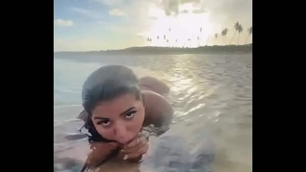 Fiz um boquete aquático na praia em Maceió al