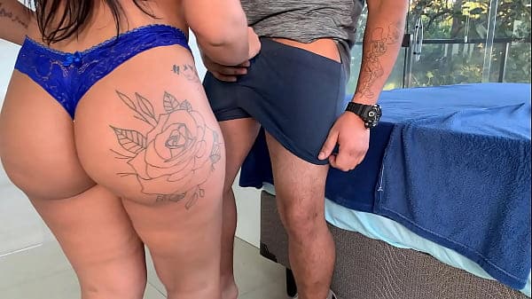 Fizemos uma brincadeira entre amigos e fui escolhido para transar com a morena gostosa (VIDEO COMPLETO XVIDEOS RED )