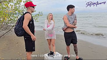 Hago un trio con mi novio y su amigo en la playa