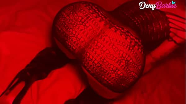 Halloween a loira gostosa no meio da balada fazendo sexo gostoso..