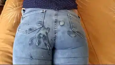 I please my stepson, I put on jeans so he can masturbate and cum in my ass